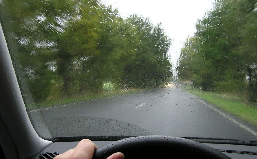 איך לנהוג בזהירות בגשם