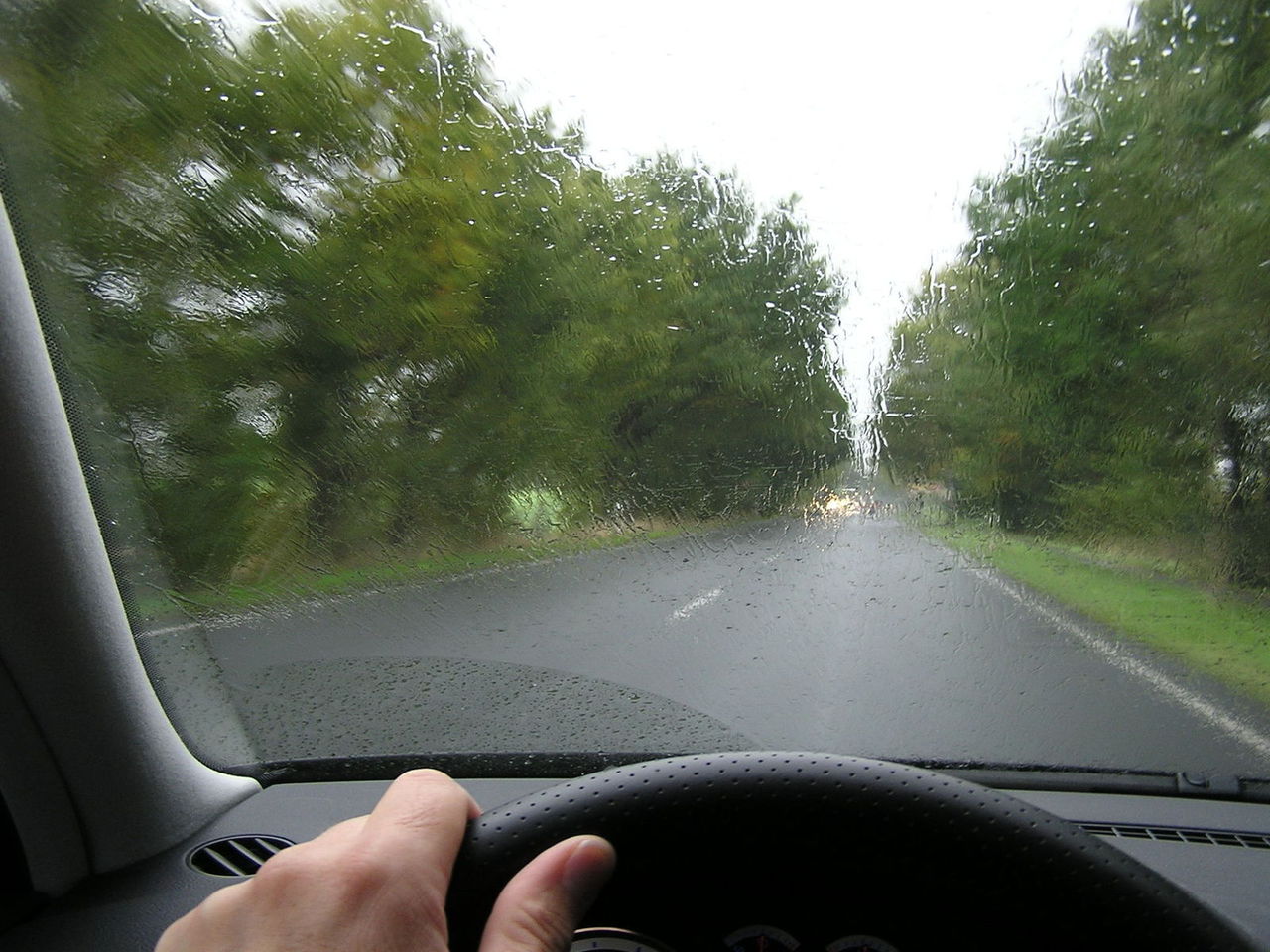 איך לנהוג בזהירות בגשם