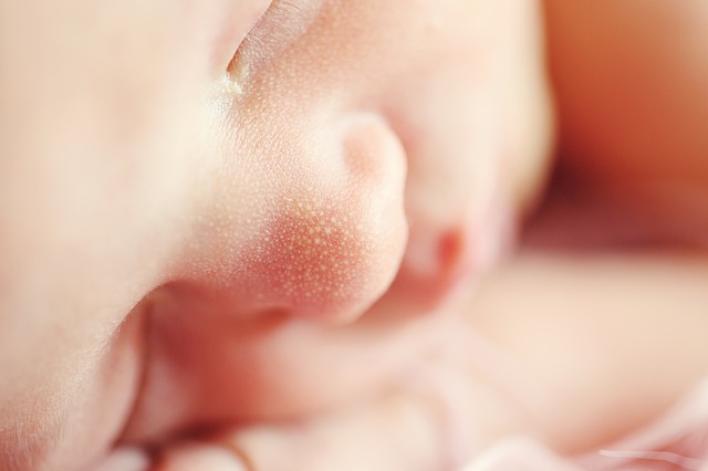 איך תקלו בצורה טבעית על גזים אצל תינוקות?